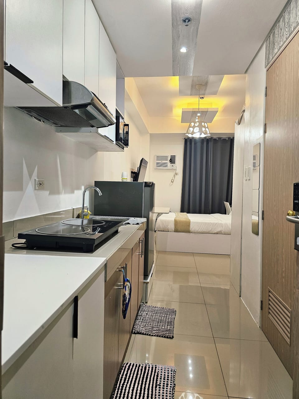 Standard Studio, City View | Private kitchen | Fridge, microwave, stovetop, electric kettle