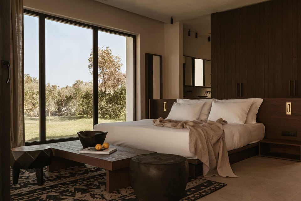 Design Studio Suite, 1 Double Bed, Poolside | Minibar, in-room safe, desk, soundproofing