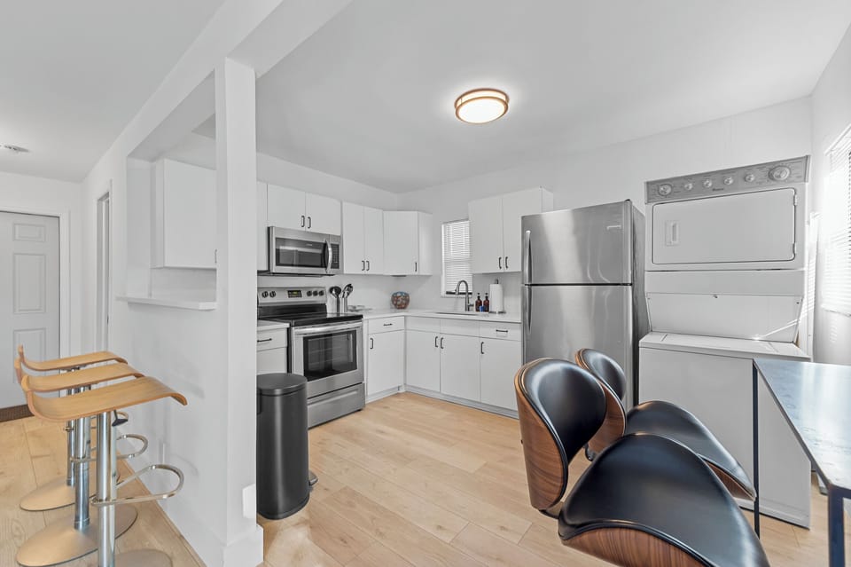 Kitchen: Bright and modern space equipped with sleek appliances and stylish bar seating!