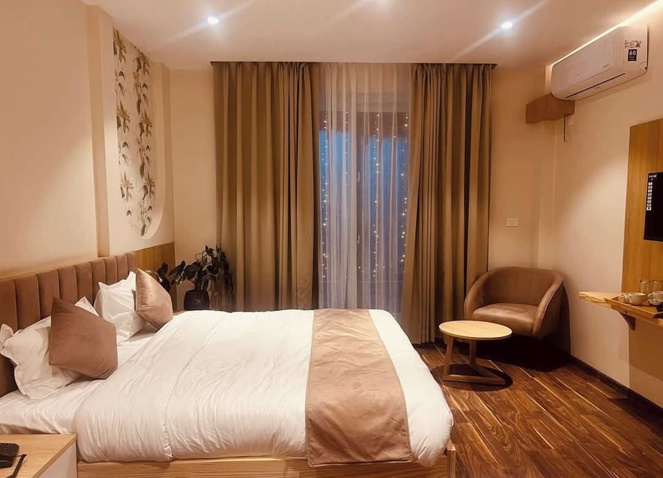 1 bedroom, minibar, desk, laptop workspace