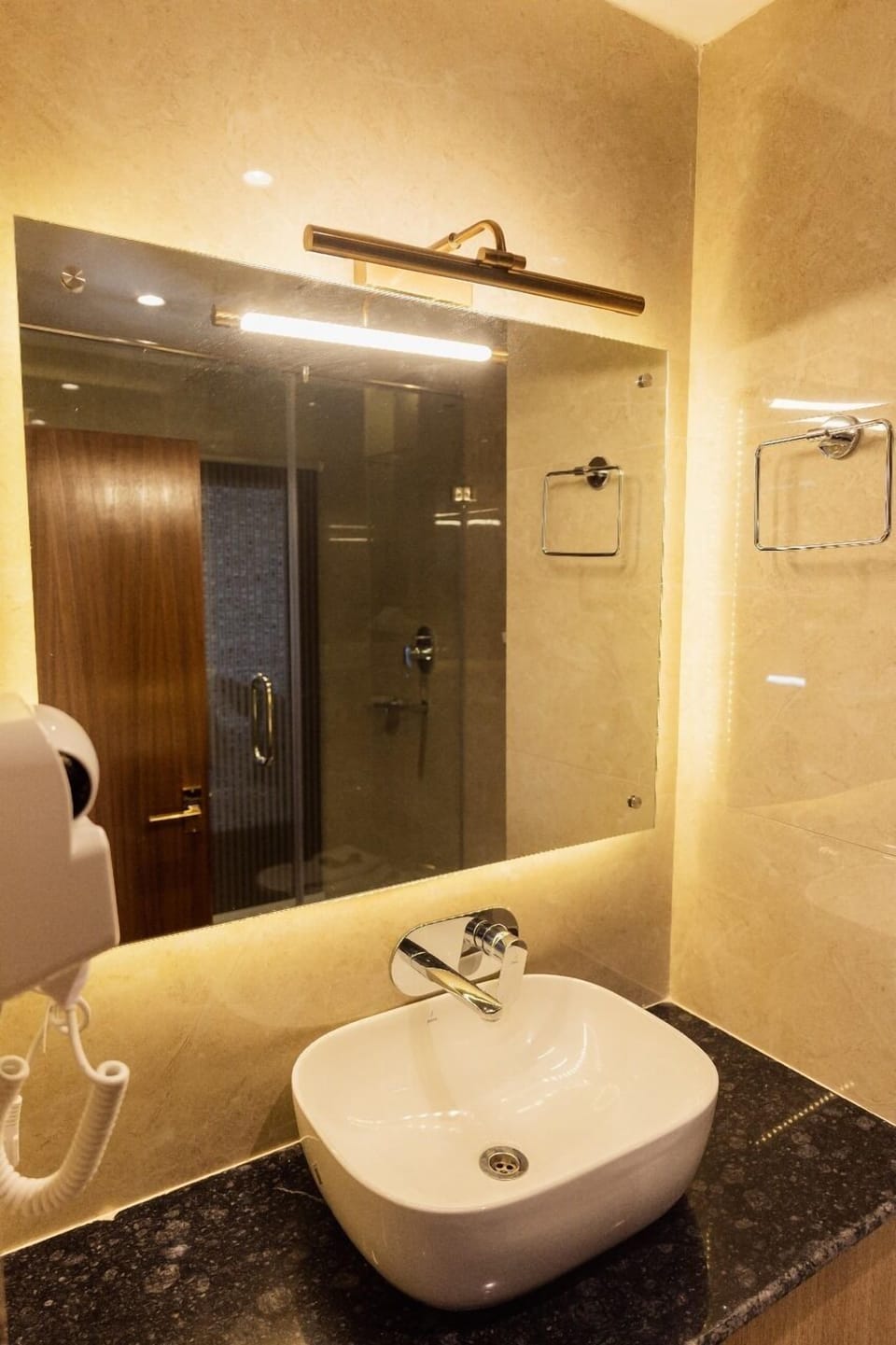 Separate tub and shower, free toiletries, hair dryer, towels