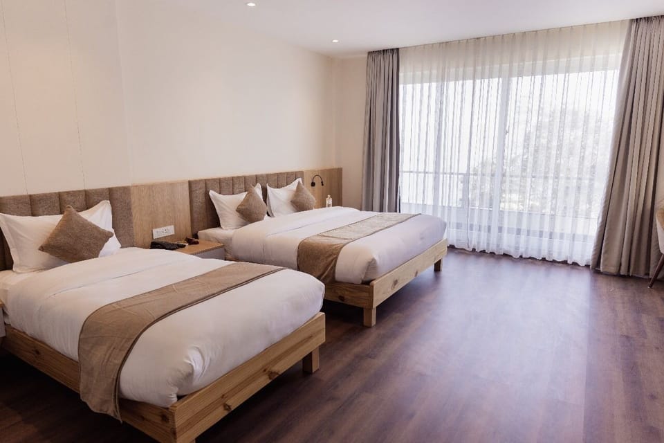 Deluxe Double Room, 1 Bedroom | 1 bedroom, minibar, desk, laptop workspace