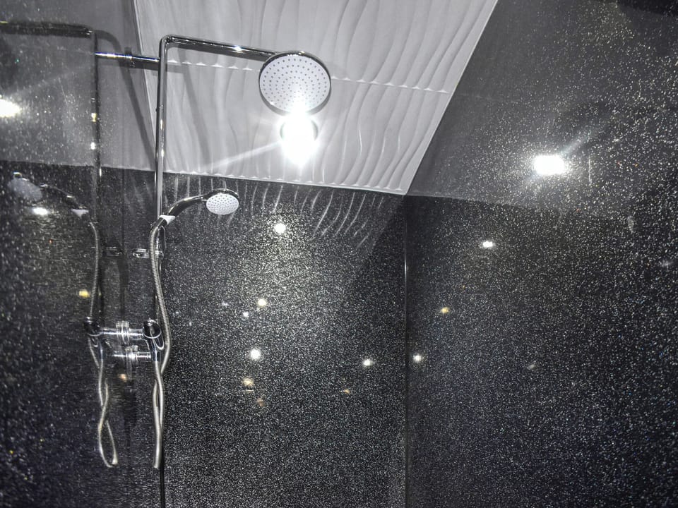 Bathroom | Manor Cottage, Ilfracombe