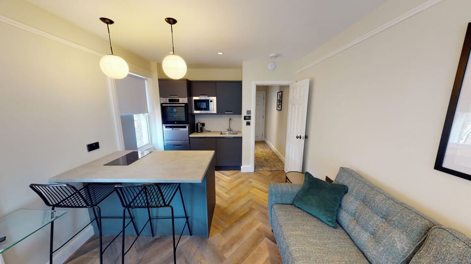 This bright open-plan studio features a comfortable double bed, a sofa bed, Smart TV with Netflix, a private kitchenette, and a breakfast bar—all with fresh bedding and towels provided for every guest.
