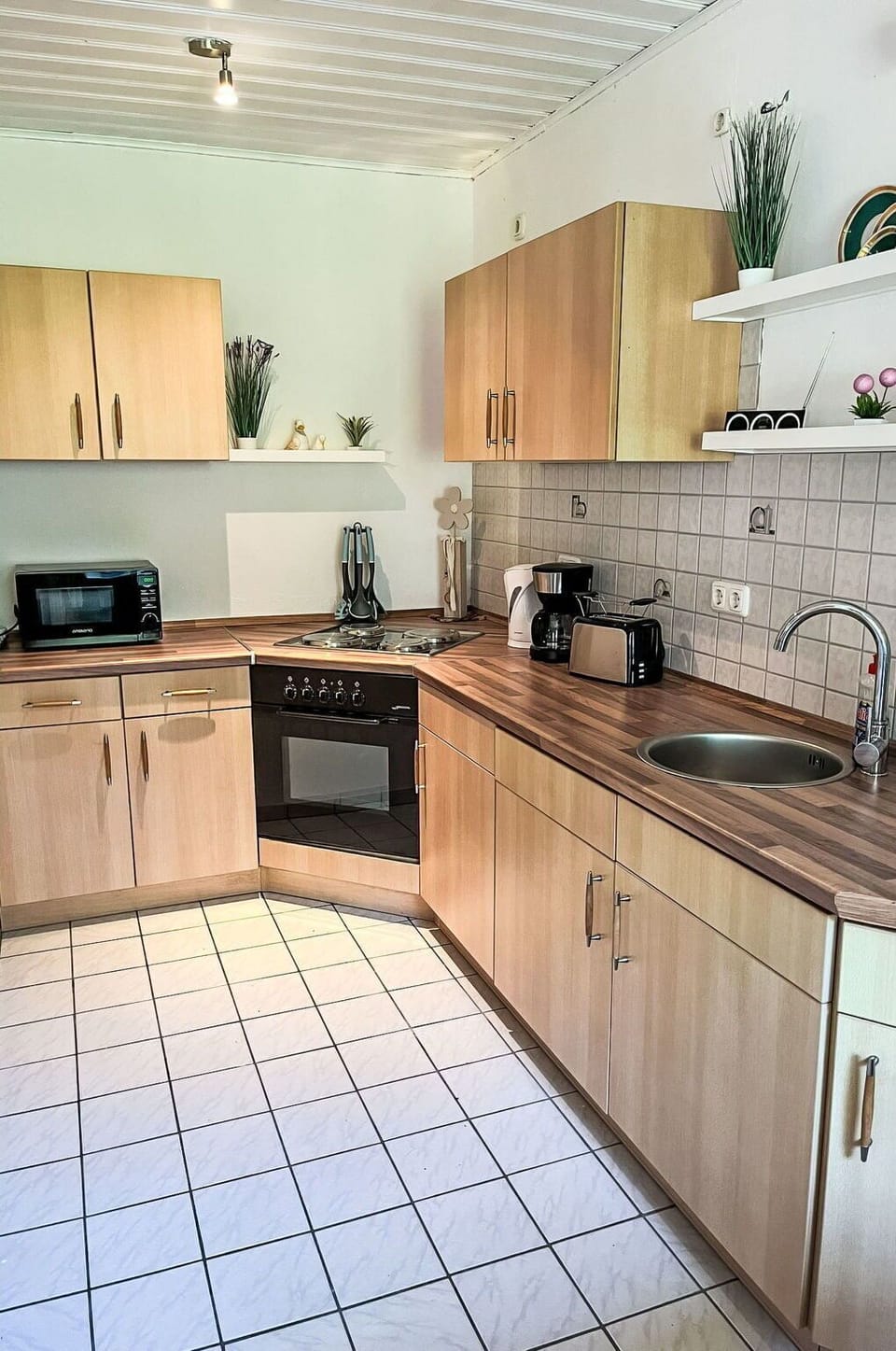 Kitchen Appliance, Kitchen, Countertop, Major Appliance, Wood, Cabinetry, Flooring, Home Appliance, Interior Design, Furniture