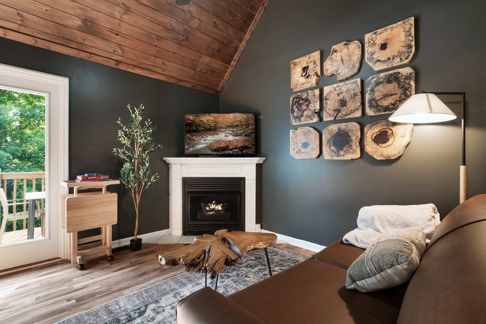 Enjoy modern decor and a view of nature from this inviting space!