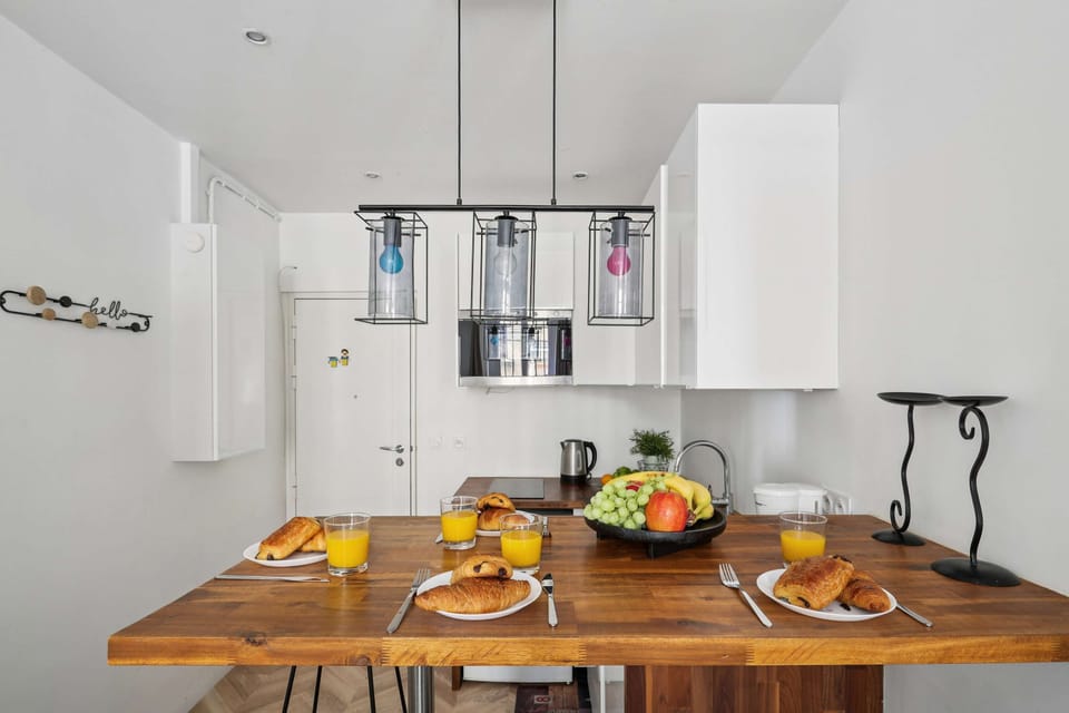 The kitchen is fully equipped to prepare a simple meal