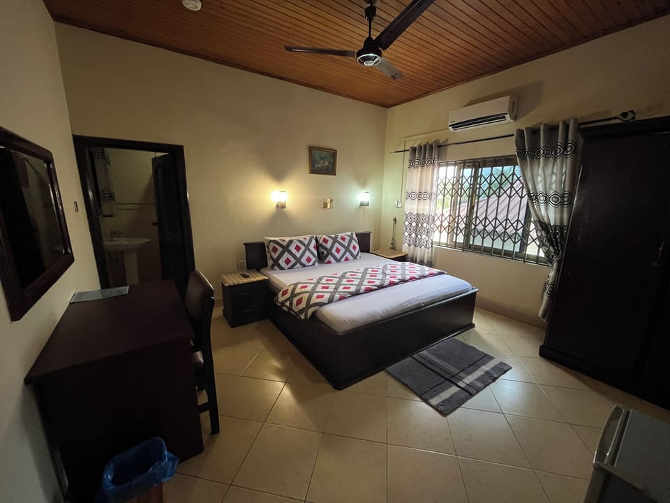 Comfort Double Room | Desk, laptop workspace