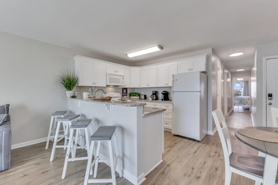 See Ya Soon-large-016-034-Kitchen  Eating Area-1500x1000-72dpi