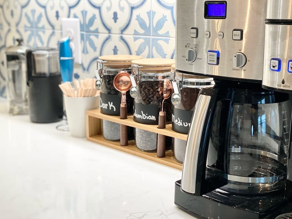 Coffee Bar comes with a full size coffee pot, k cup, ground coffee, beans, cold brew, French Press, a frothier, and amazing to go cups. 