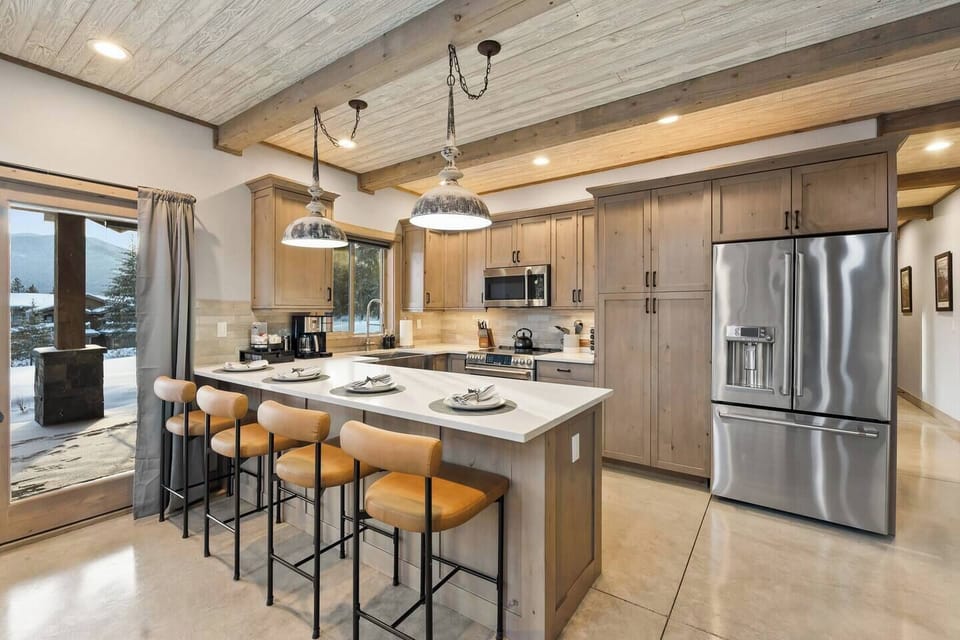 Fully stocked kitchen with counter seating