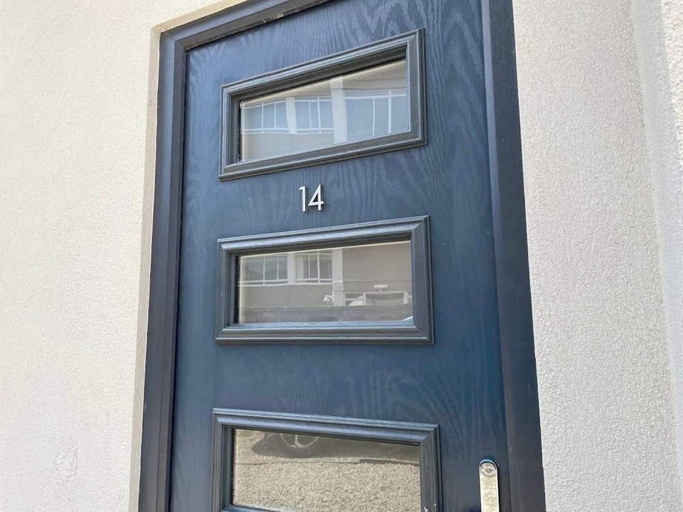 Trade worker stays Gloucester Apartment
