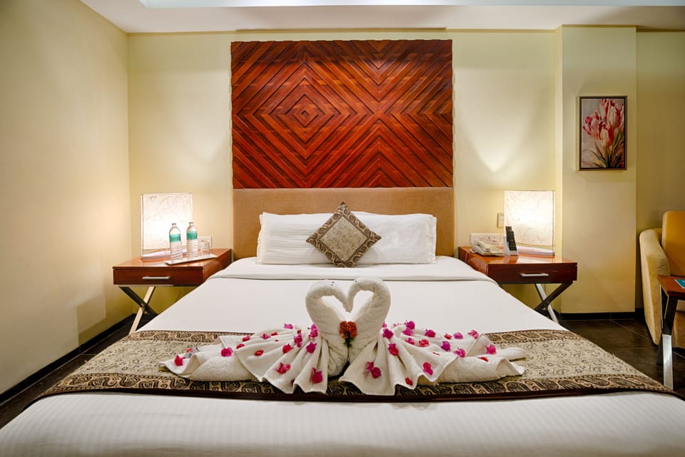 Maple Room  | Premium bedding, minibar, in-room safe, desk