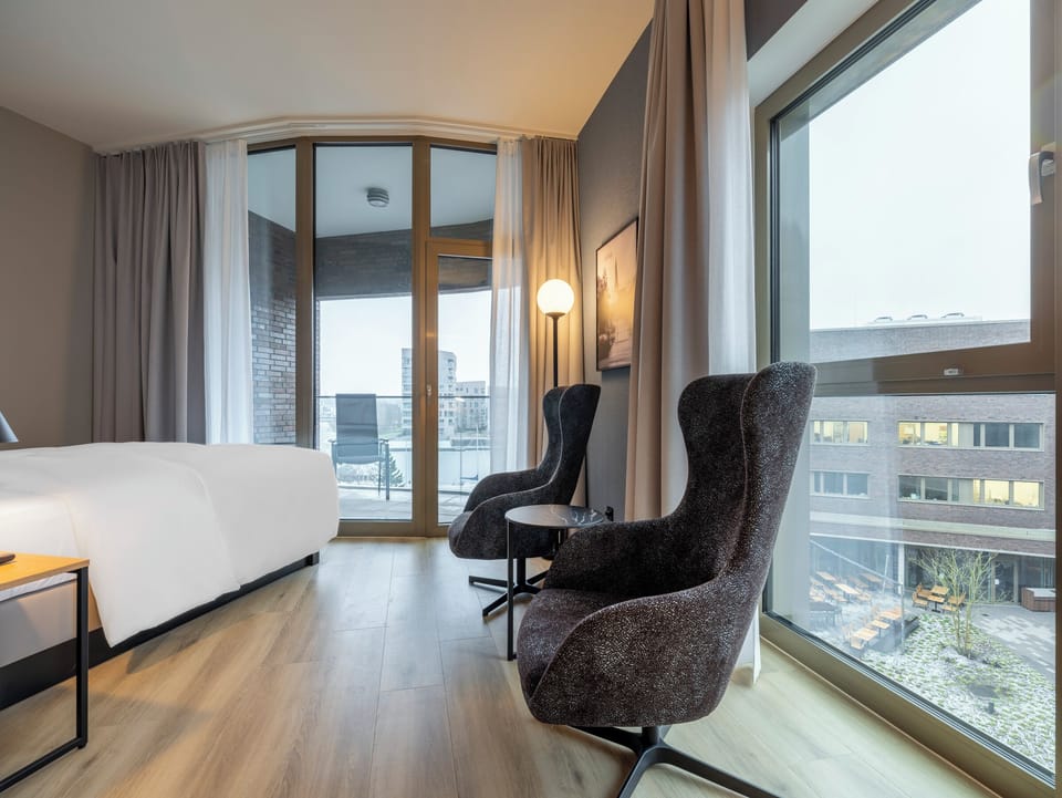 Premium Double Room, Harbor View | Hypo-allergenic bedding, down comforters, minibar, in-room safe