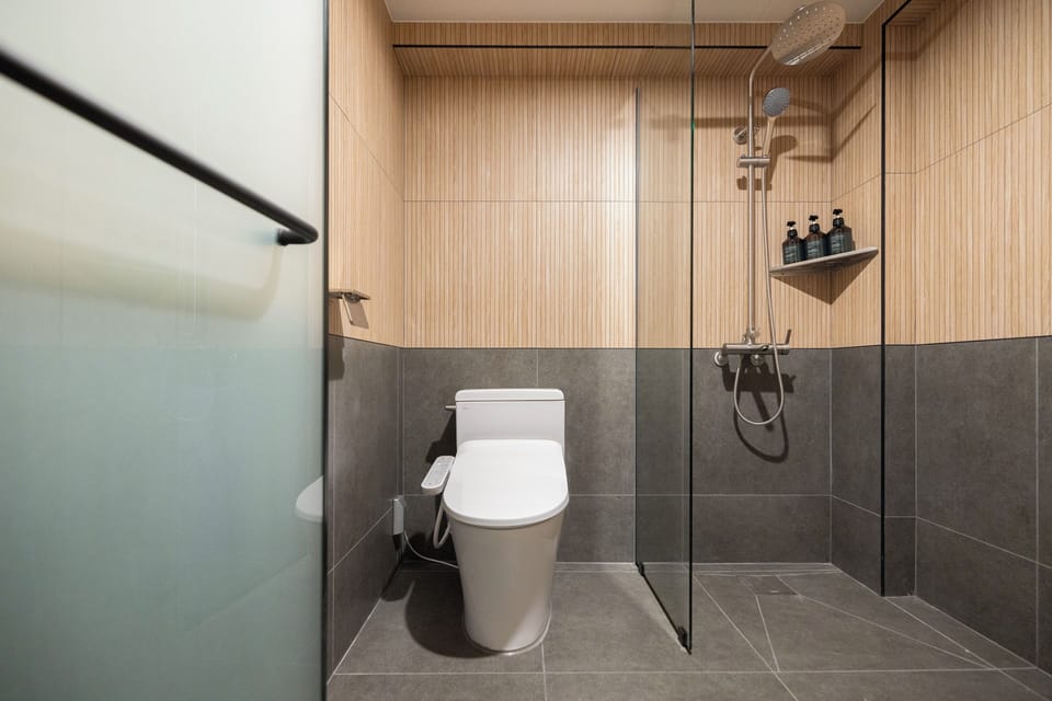 Junior Studio | Bathroom | Hair dryer, bathrobes, slippers, bidet