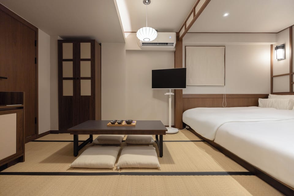 Family Studio Suite | Desk, laptop workspace, soundproofing, free WiFi