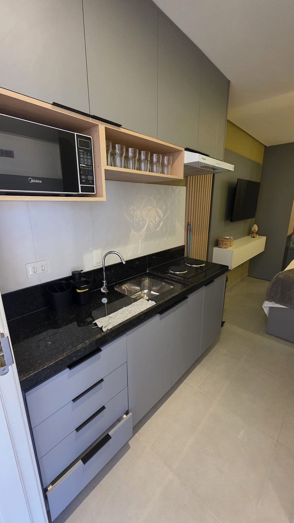 Comfort Apartment, City View | Private kitchen | Mini-fridge, microwave, stovetop