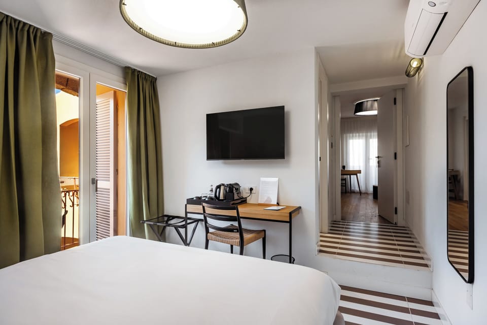 Standard Double Room, Balcony | Minibar, individually decorated, individually furnished