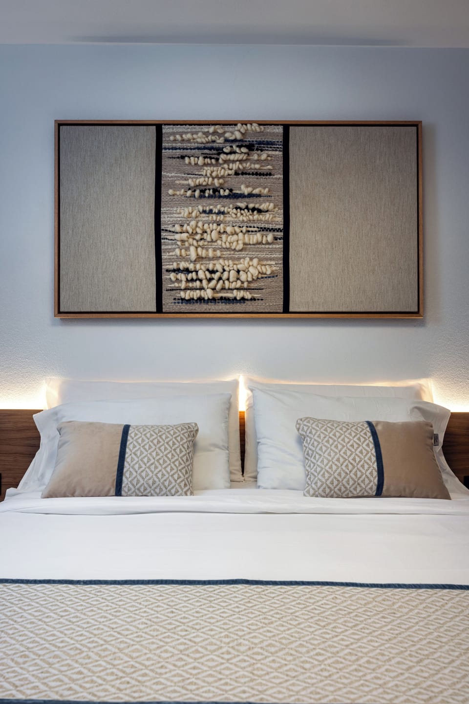 Superior Double Room, Garden View | Minibar, individually decorated, individually furnished