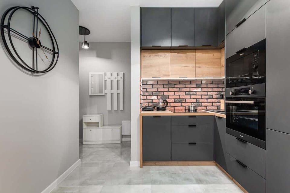 Fully equipped kitchenette. 