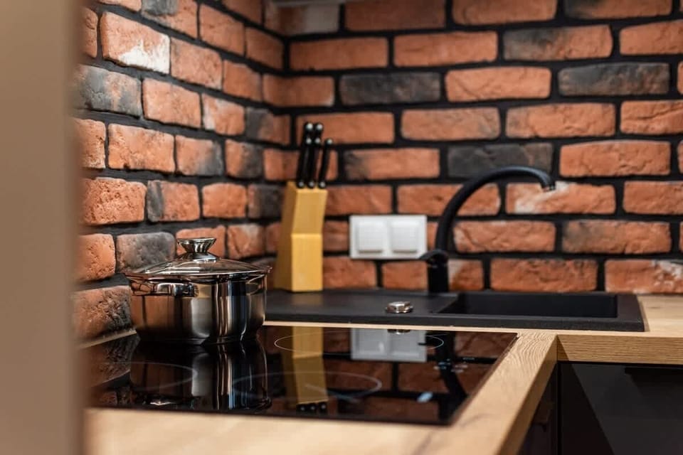 Fully equipped kitchenette. 