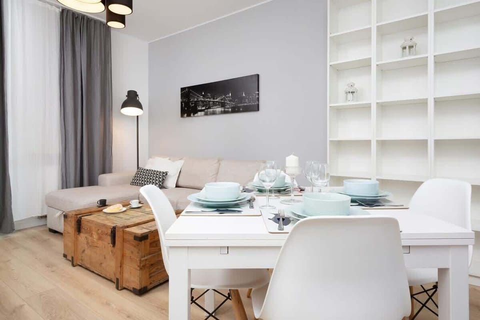 Spacious living room with full equipment. 