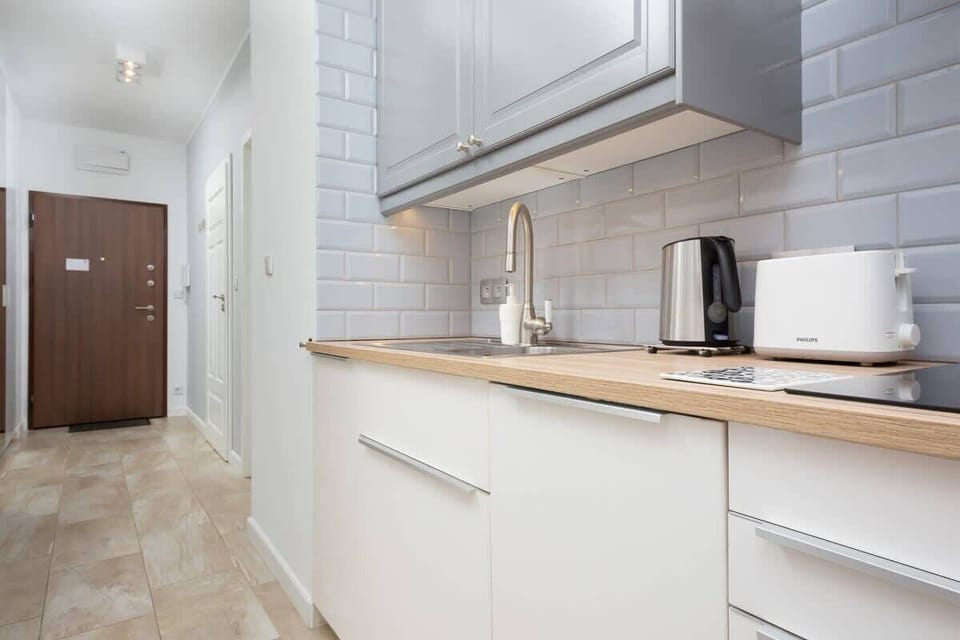Modern, fully equipped kitchenette. 