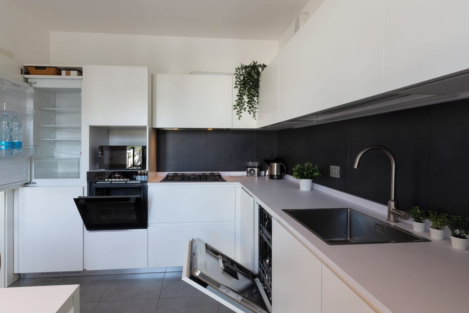 Deluxe Duplex, City View | Private kitchen | Full-size fridge, microwave, oven, stovetop
