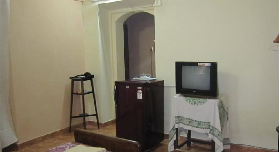 Basic Double Room, 1 Double Bed, Smoking | Room amenity