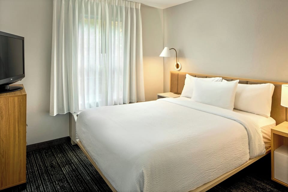 In-room safe, desk, iron/ironing board, free WiFi