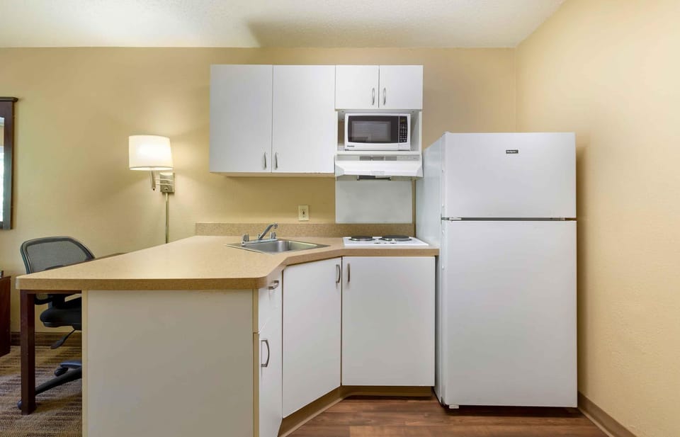 Studio, 1 Queen Bed, Non Smoking | Private kitchen | Coffee/tea maker, fridge, microwave, stovetop