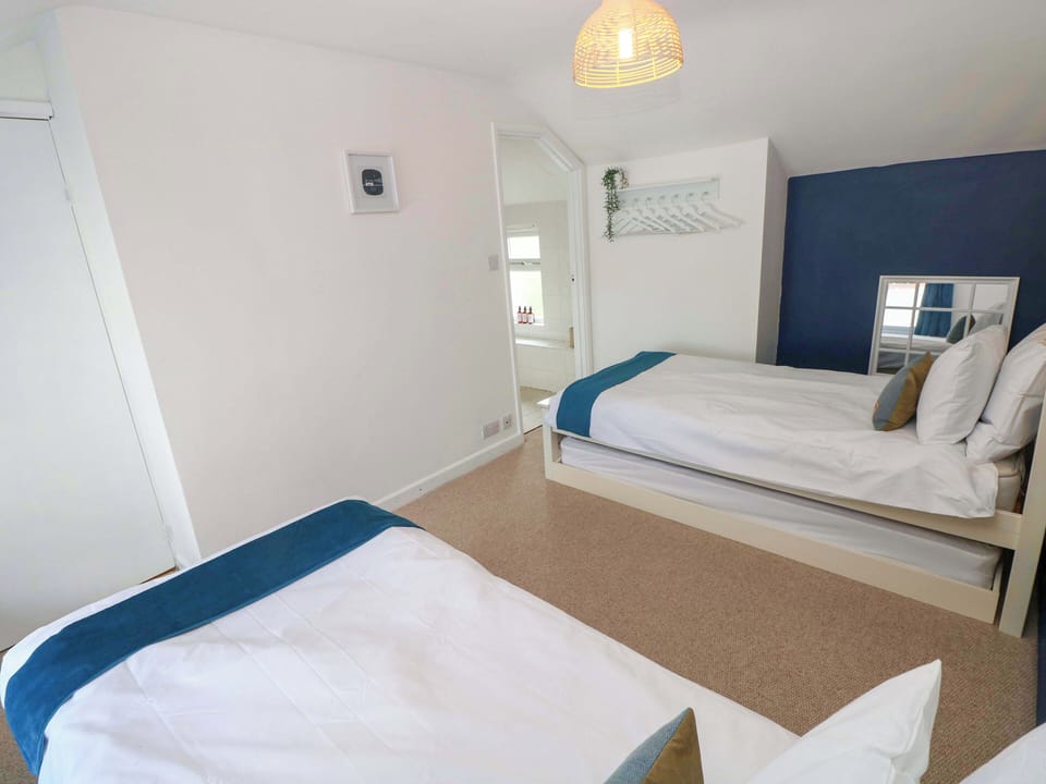 2 bedrooms, individually decorated, individually furnished, free WiFi
