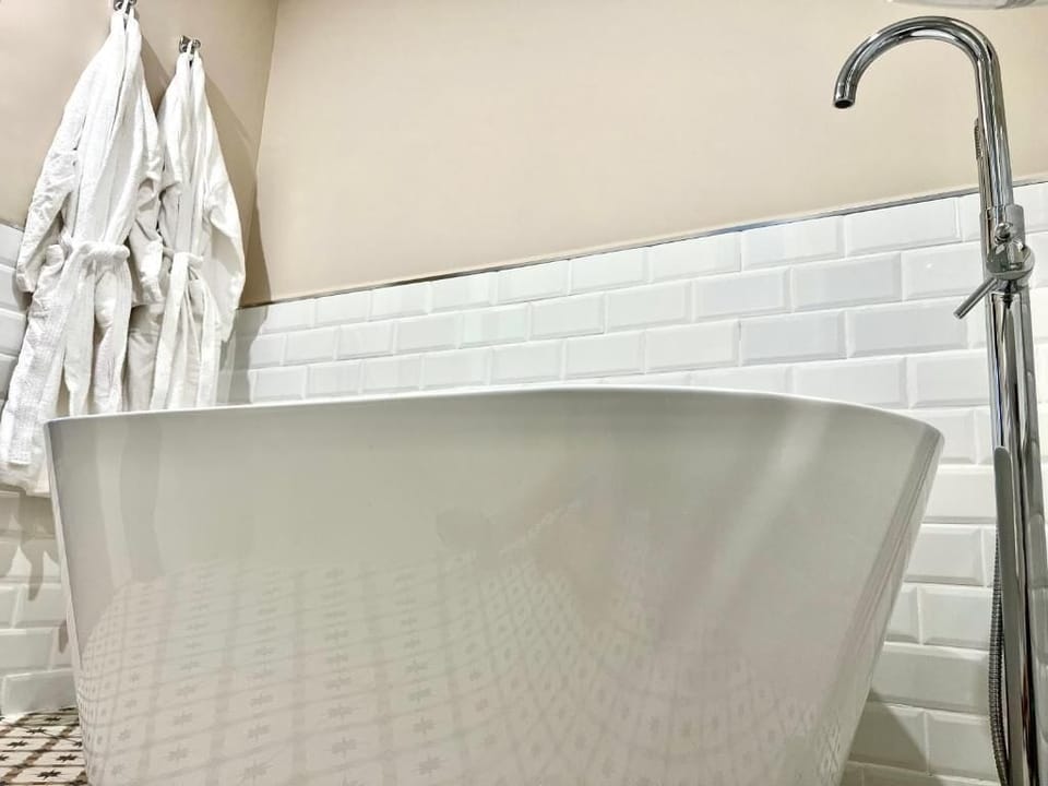 Deluxe Double Room, Balcony, City View | Bathroom | Hair dryer, towels, soap, shampoo