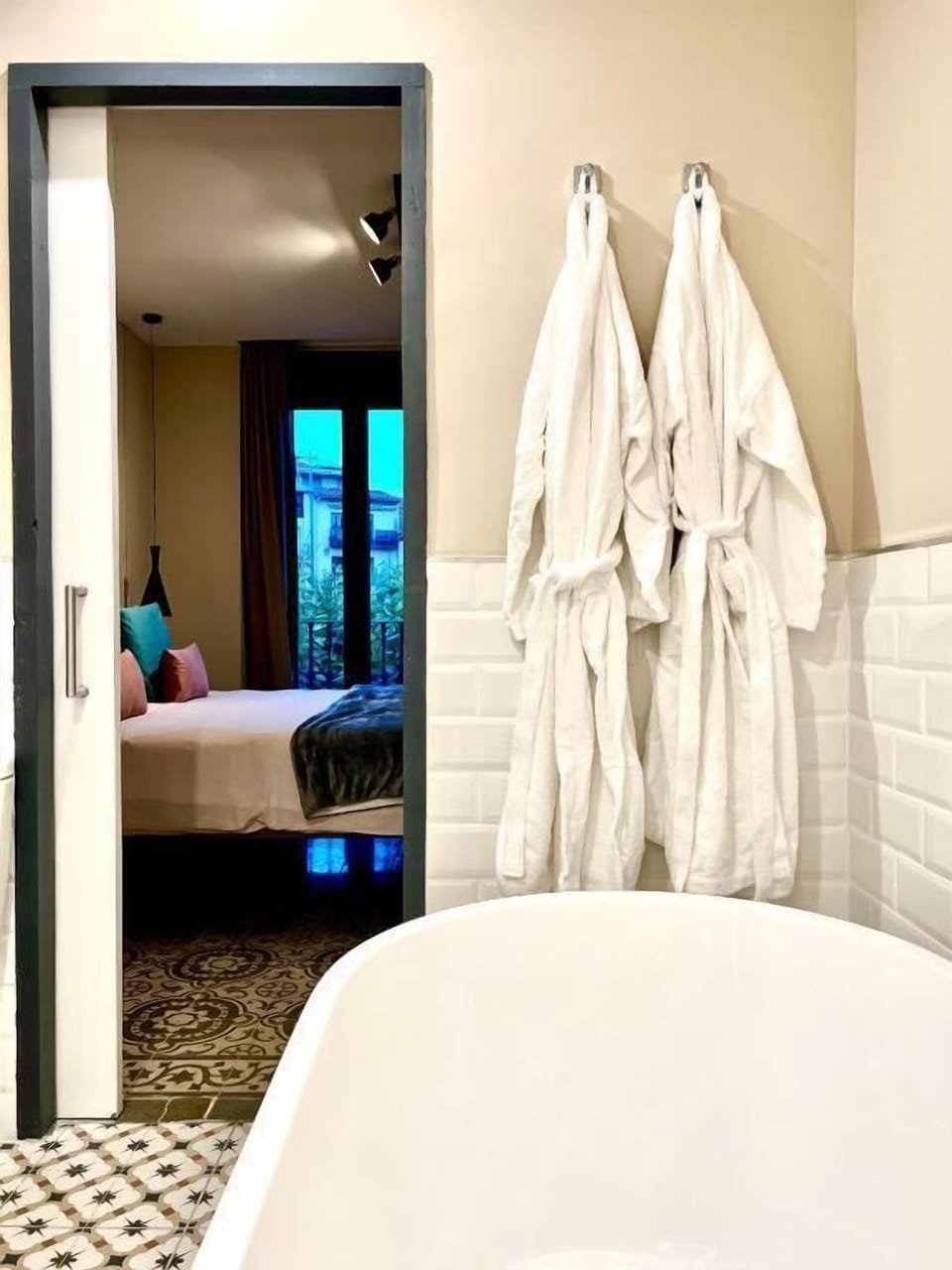 Deluxe Double Room, Balcony, City View | Bathroom | Hair dryer, towels, soap, shampoo