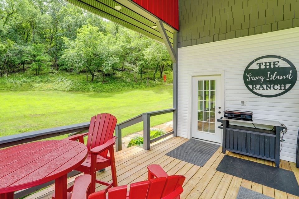 Private Deck | Gas Griddle | Outdoor Dining Area