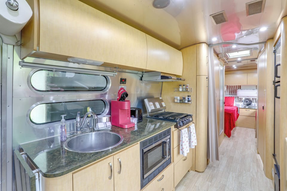 Kitchenette | Refrigerator | Toaster | 1st Floor