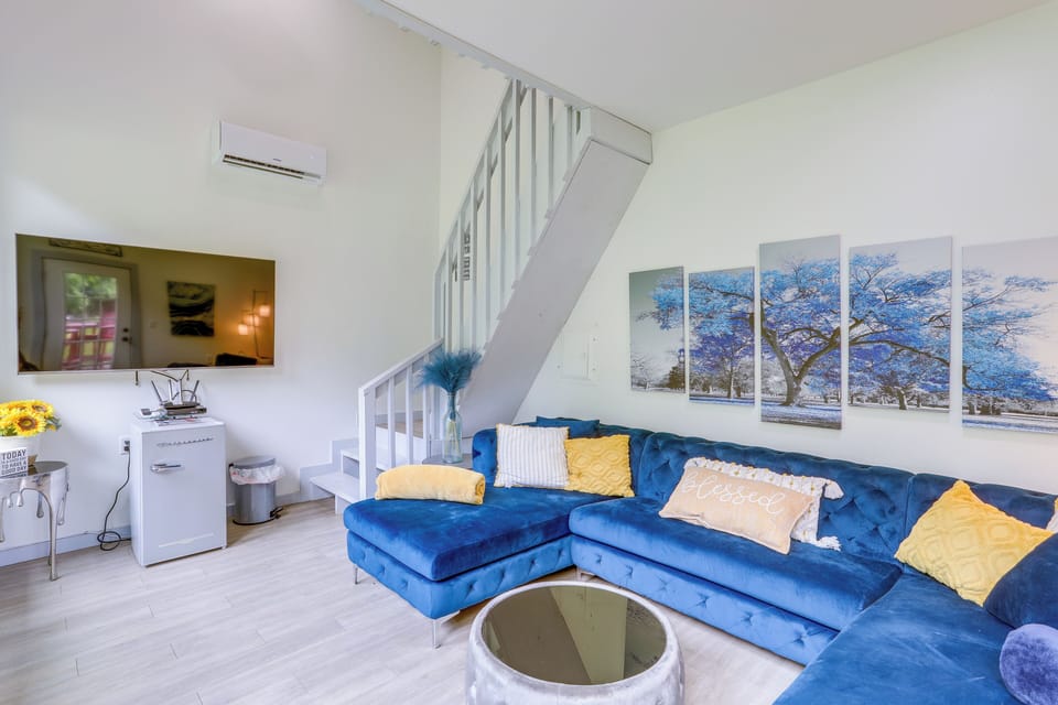 Mountain View Vacation Rental | Studio | 1BA | 1,000 Sq Ft | 4 Steps Required