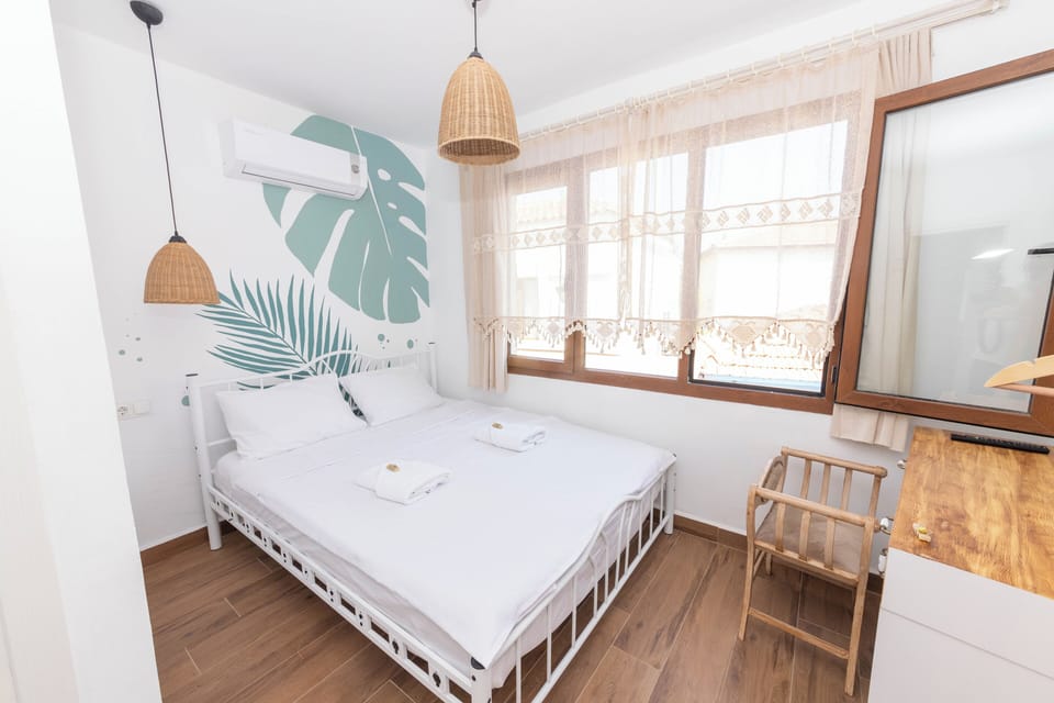 Comfort Double Room, City View | Desk, laptop workspace, iron/ironing board (on request), WiFi (free)