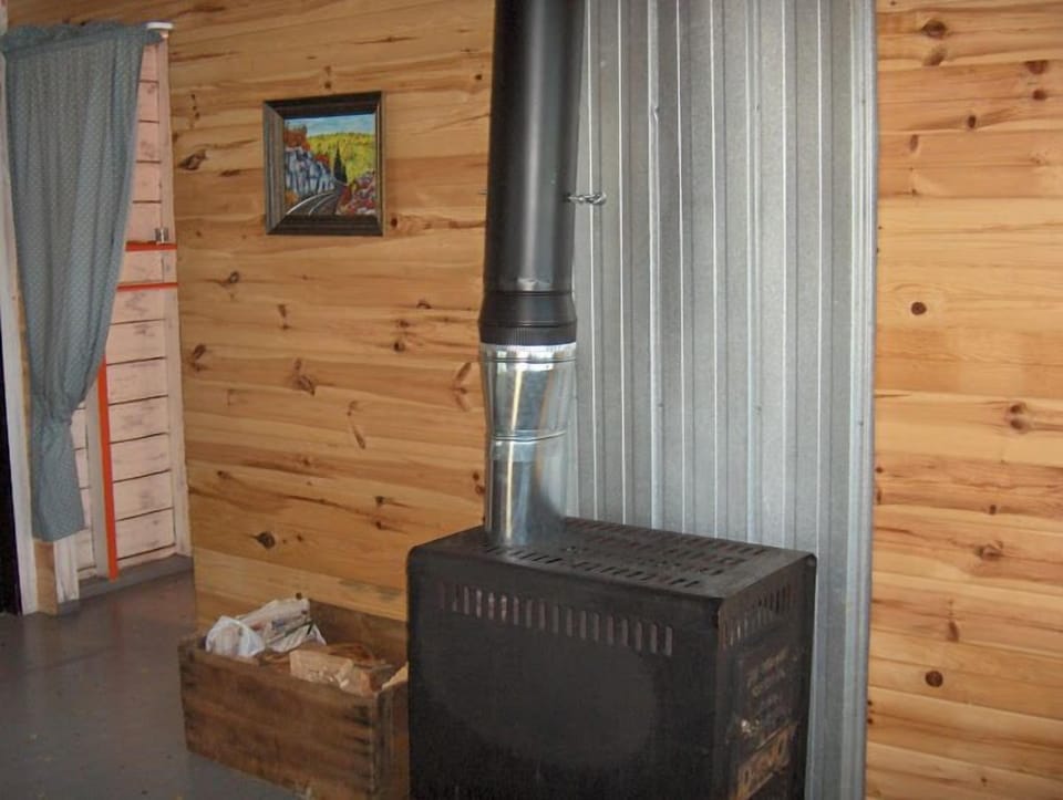 Traditional Cottage, 1 Bedroom, Kitchen, Bay View (Waterfront Cottage 2) | Room amenity