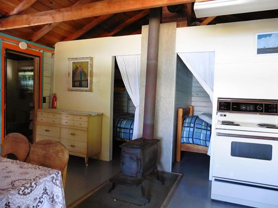 Traditional Cottage, 2 Bedrooms, Kitchen, Bay View (Waterfront Cottage 5) | Private kitchen | Full-size fridge, microwave, stovetop, coffee/tea maker