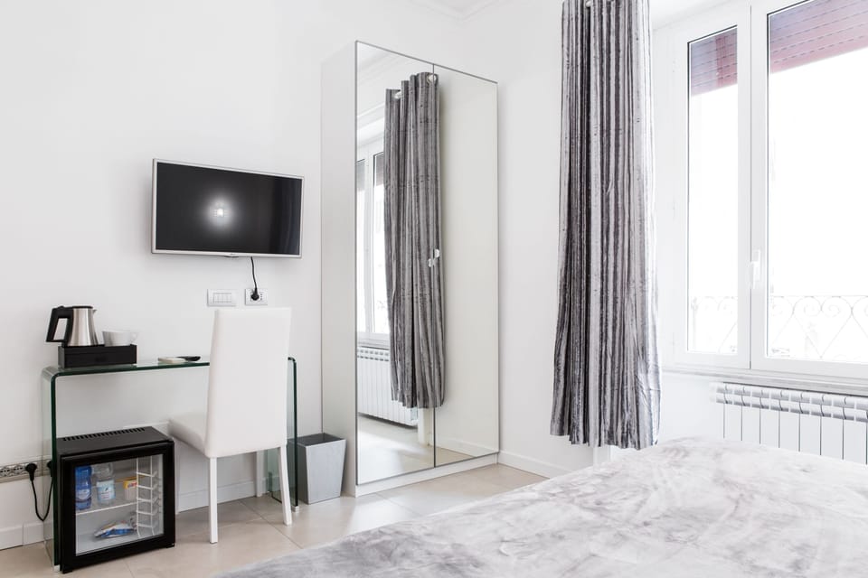 Superior Double Room | Premium bedding, minibar, in-room safe, desk