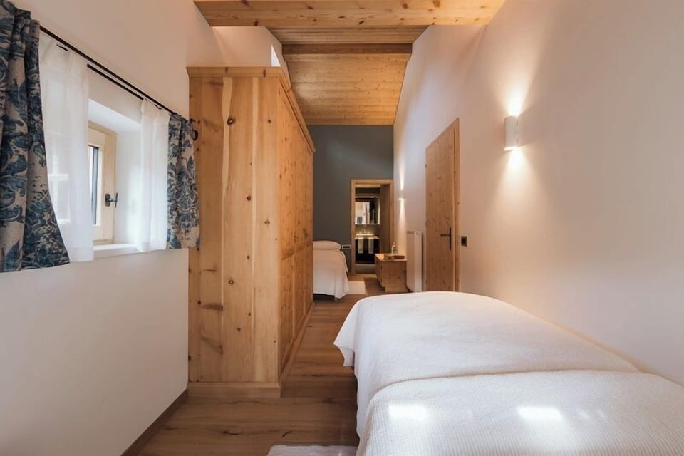 In-room safe, free WiFi, bed sheets