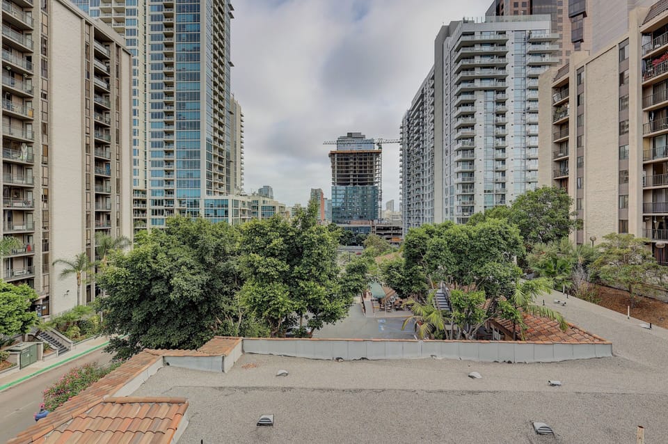 Superior Single Room, 1 King Bed, Non Smoking, City View | In-room safe, desk, laptop workspace, blackout drapes
