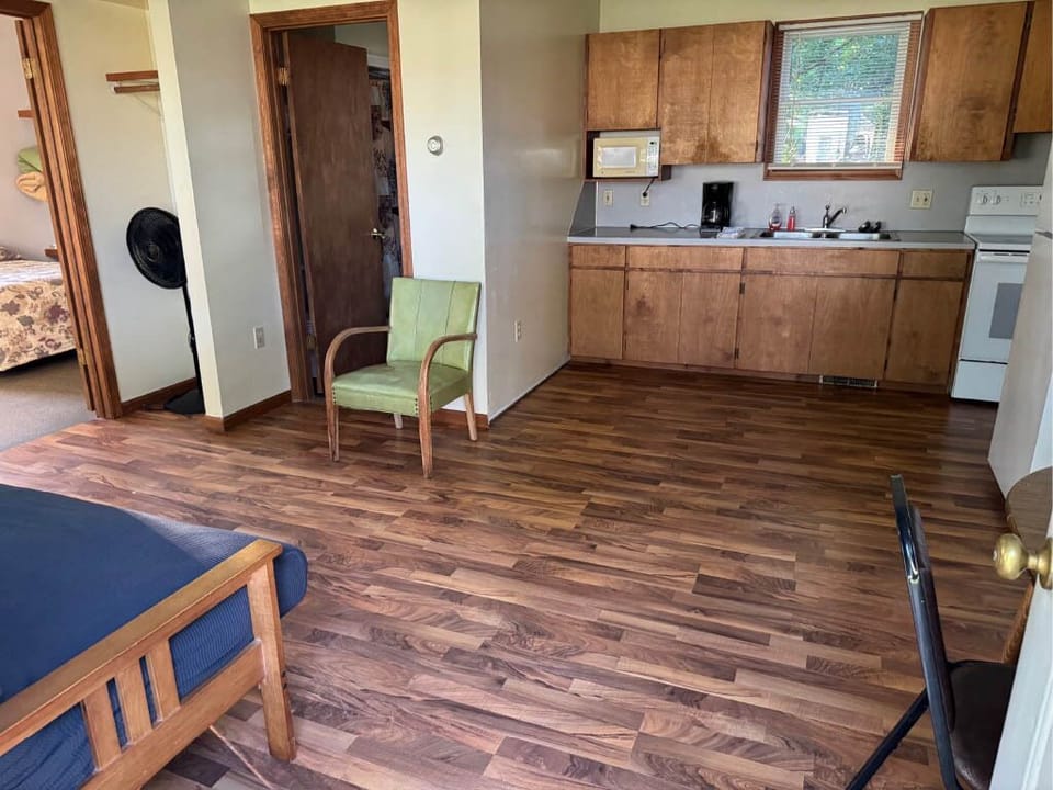 Cottage | Private kitchen | Microwave