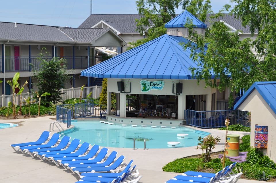 Poolside bar