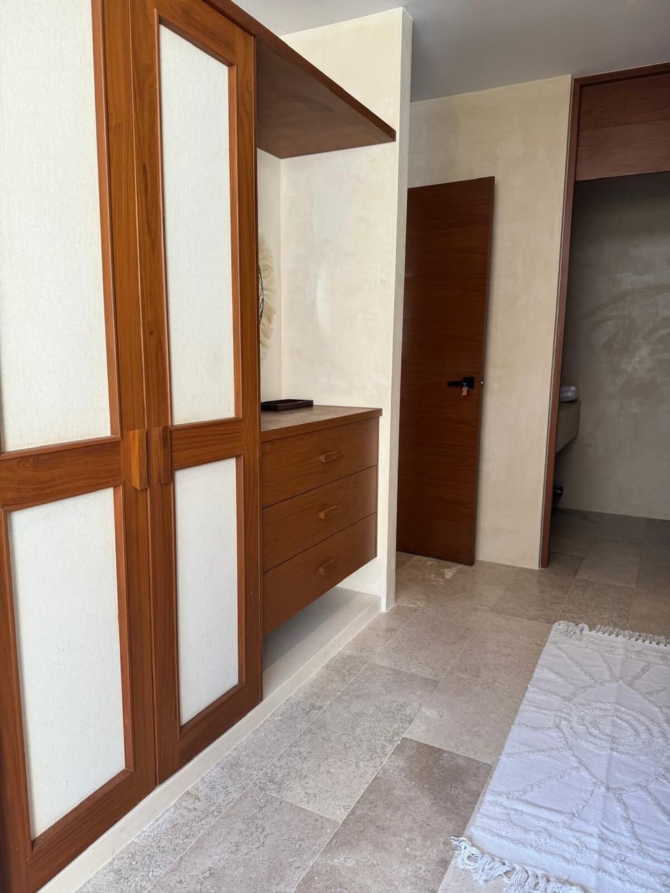 Grand Apartment | Iron/ironing board, free WiFi