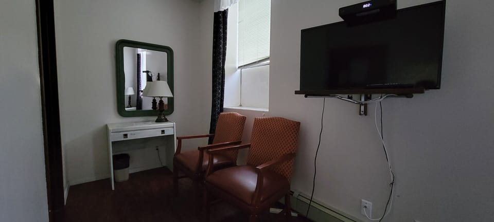 Desk, WiFi (free), bed sheets