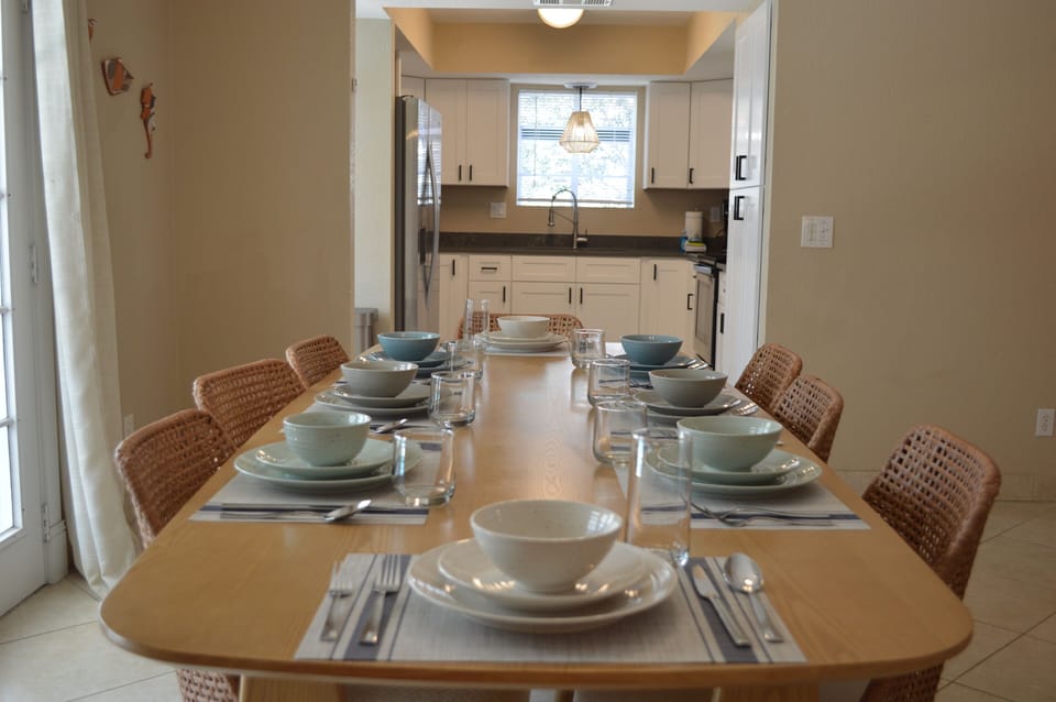 Dining room for 8 and kitchen