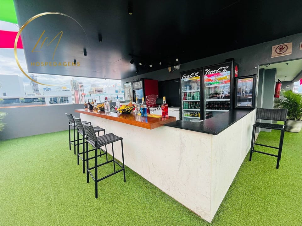 Deluxe Quadruple Room | Bar (on property)