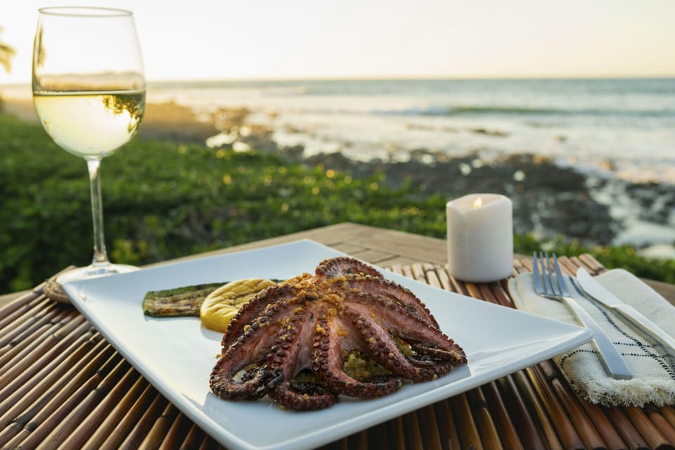 Breakfast, lunch, dinner served; American cuisine, beach views 